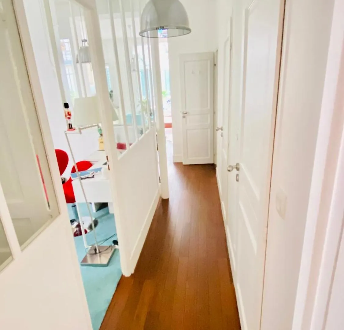 Villa Lepic, Luxury Flat In Montmartre With Private Terrasse-Appartement Entier Paris Apartment