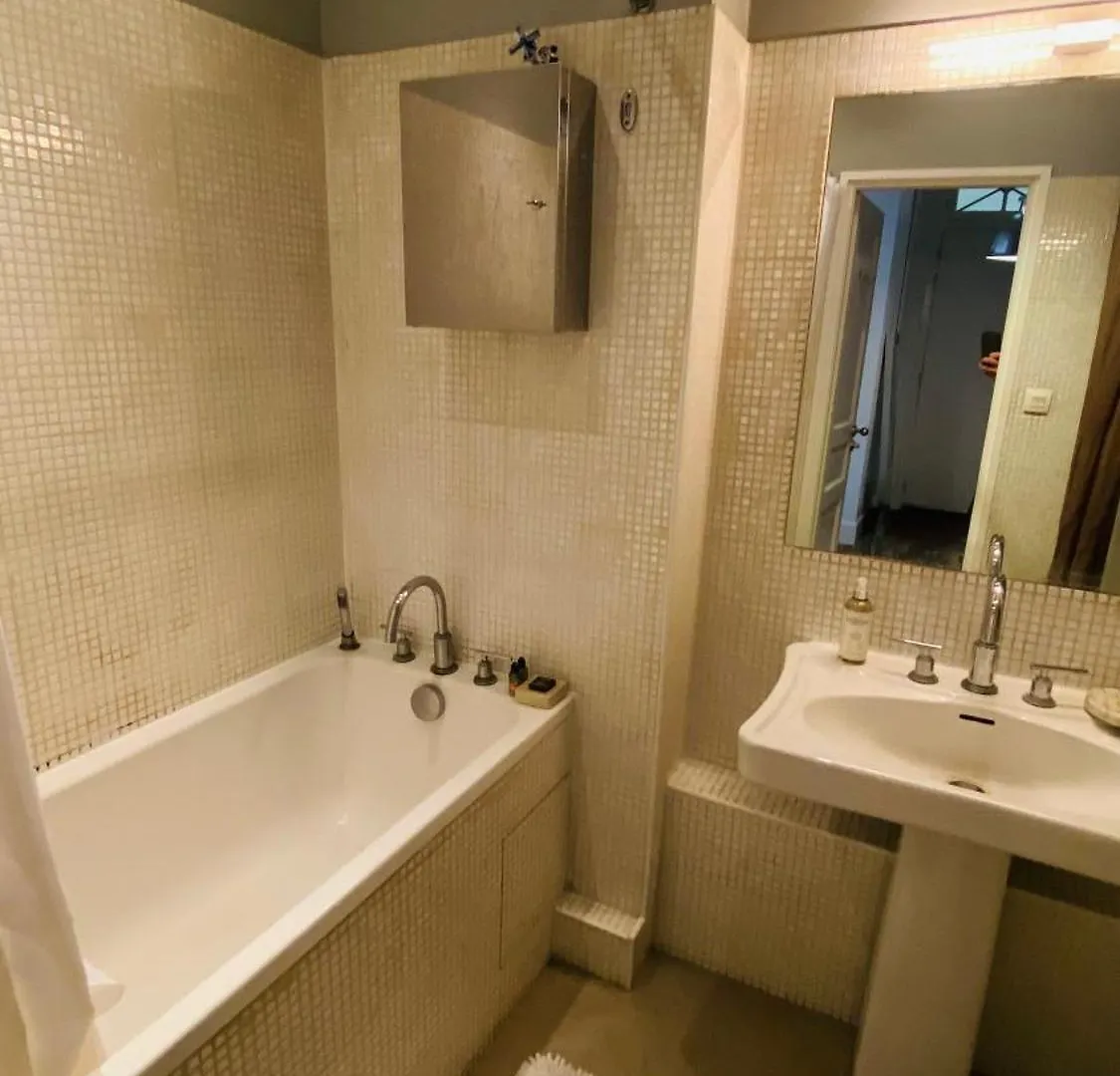 Villa Lepic, Luxury Flat In Montmartre With Private Terrasse-Appartement Entier Paris 0*,